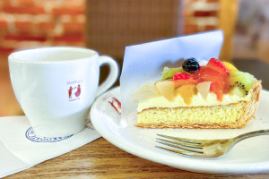 函館洋菓子スナッフルス
金森洋物館店