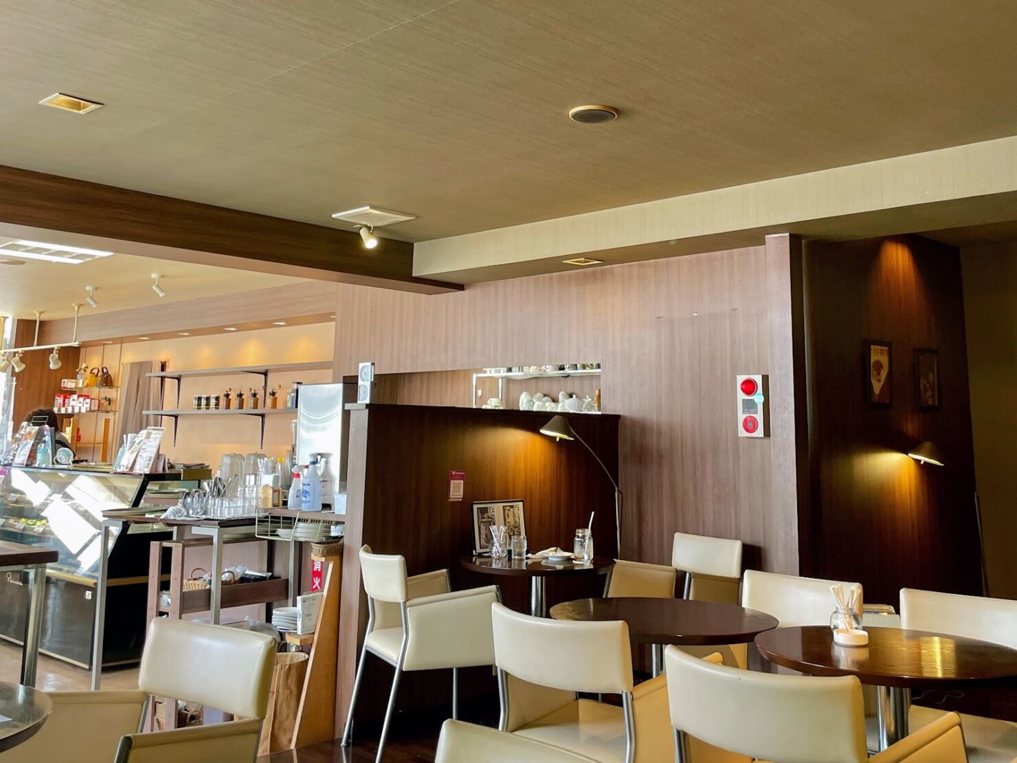 珈琲焙煎工房函館美鈴大門店店内